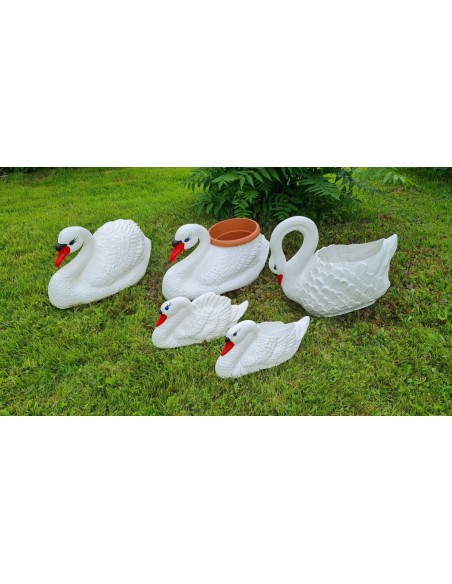 Junger Schwan Schwimmender Figur Gartenfigur